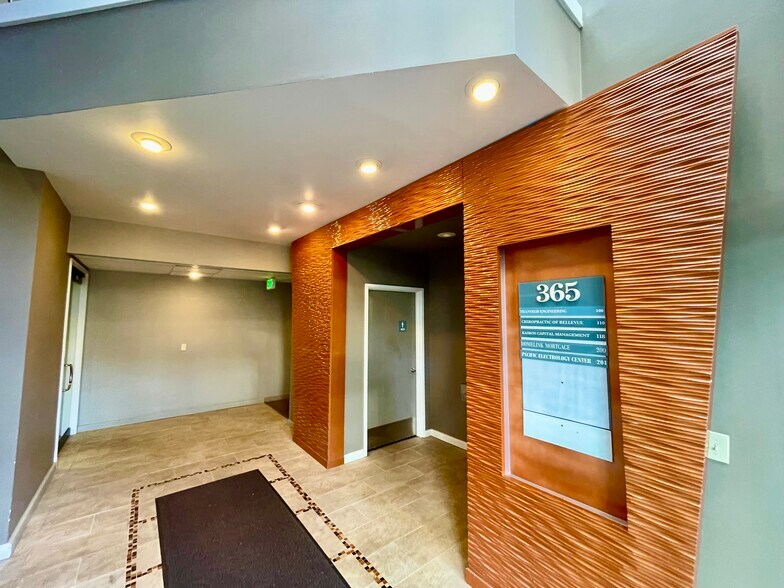 365 118th Ave SE, Bellevue, WA à vendre - Photo intérieure - Image 2 de 7