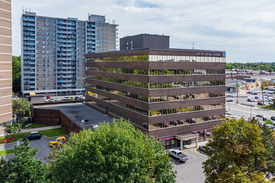 1355 Bank St, Ottawa, ON à louer - Photo du bâtiment - Image 2 de 5