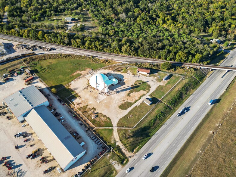 6232 W State Highway 21, Bryan, TX à louer - Photo du bâtiment - Image 2 de 6