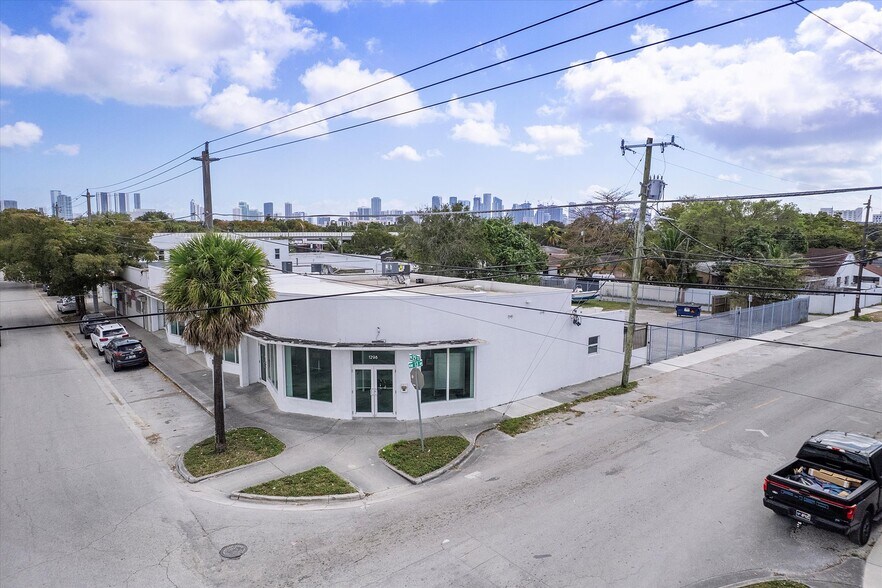 2829 NW 13th Ave, Miami, FL à louer - Photo du bâtiment - Image 3 de 23