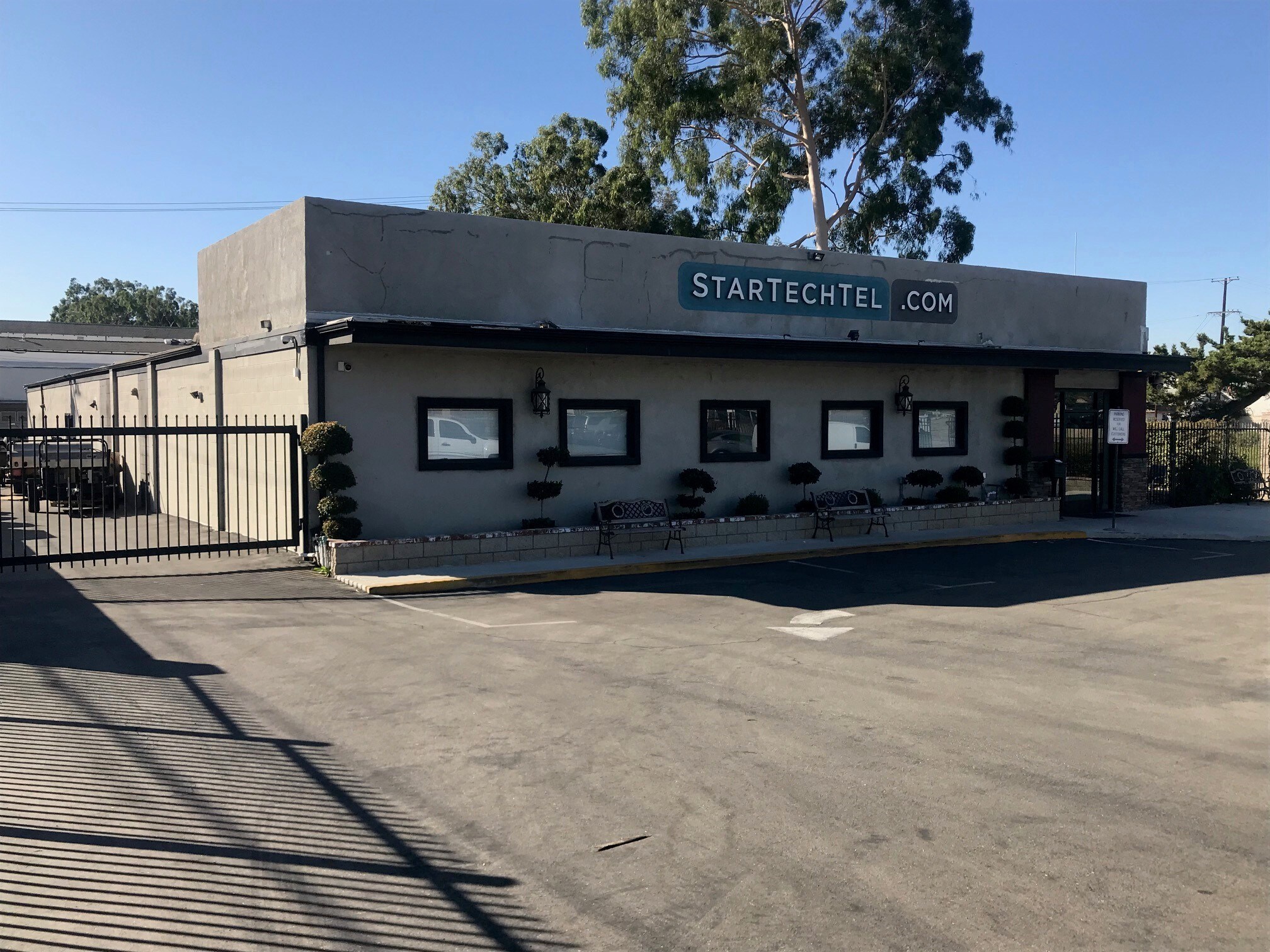206 N Towne Ave, Pomona, CA for lease Primary Photo- Image 1 of 5