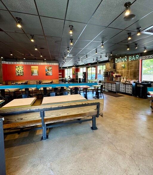 595 N Moorpark Rd, Thousand Oaks, CA for lease - Interior Photo - Image 3 of 6