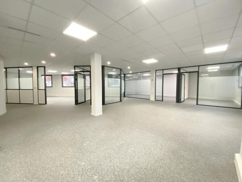 Office in Boulogne-Billancourt for lease - Interior Photo - Image 3 of 6