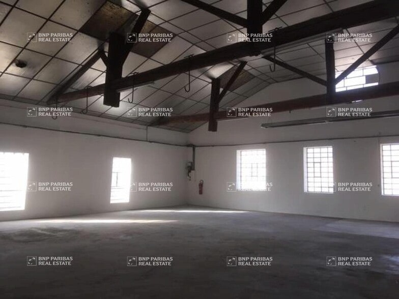 Flex in Neuville-sur-Saône for lease - Interior Photo - Image 2 of 16