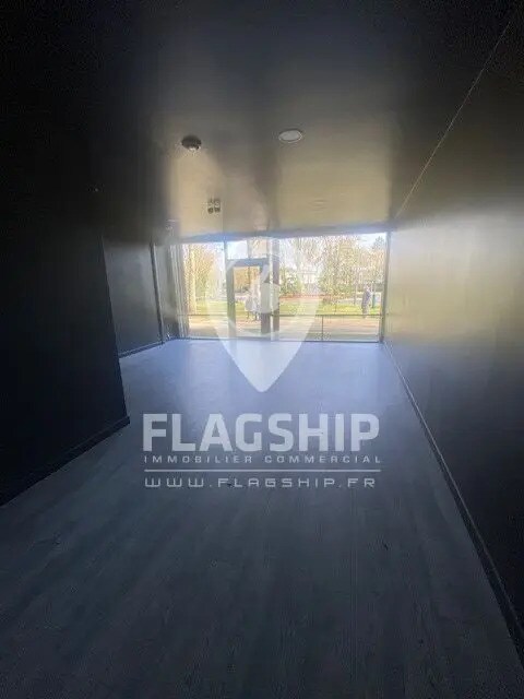 Retail in Serris for lease Building Photo- Image 1 of 9
