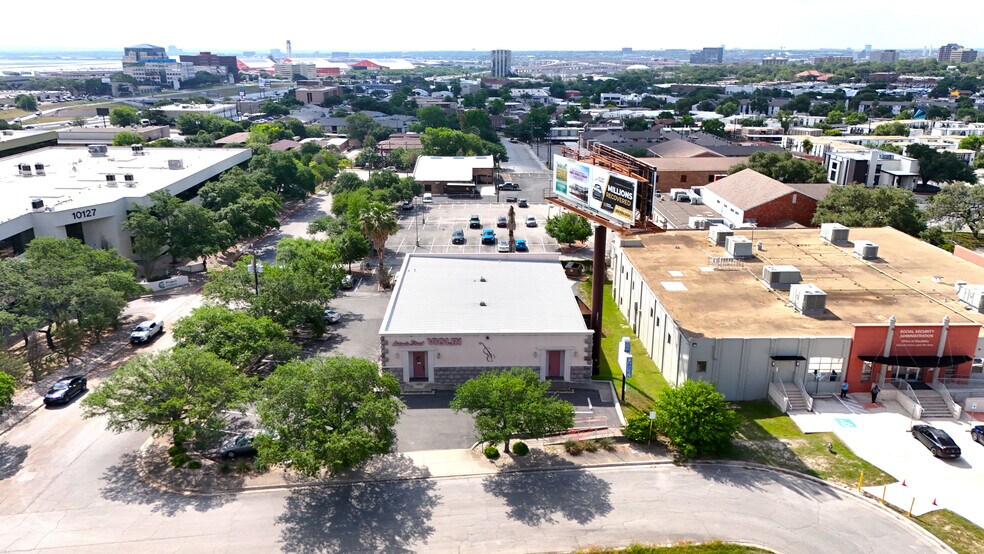 10288 San Pedro Ave, San Antonio, TX à louer - Photo du bâtiment - Image 2 de 8