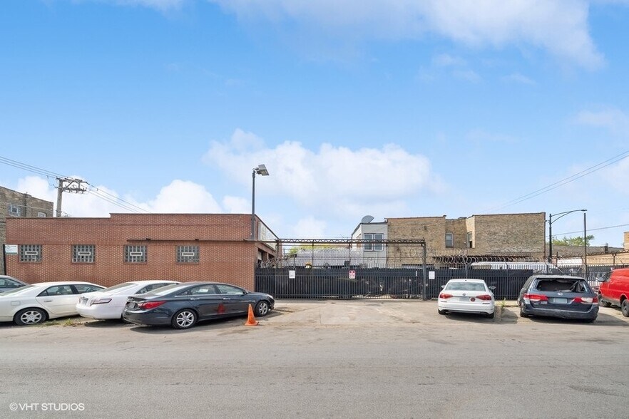 3453 N Pulaski Rd, Chicago, IL à vendre - Photo du bâtiment - Image 3 de 5