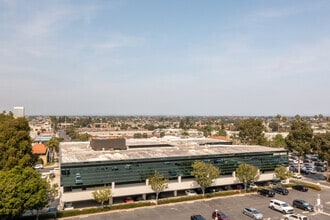 17742 Beach Blvd, Huntington Beach, CA - Aérien Vue de la carte