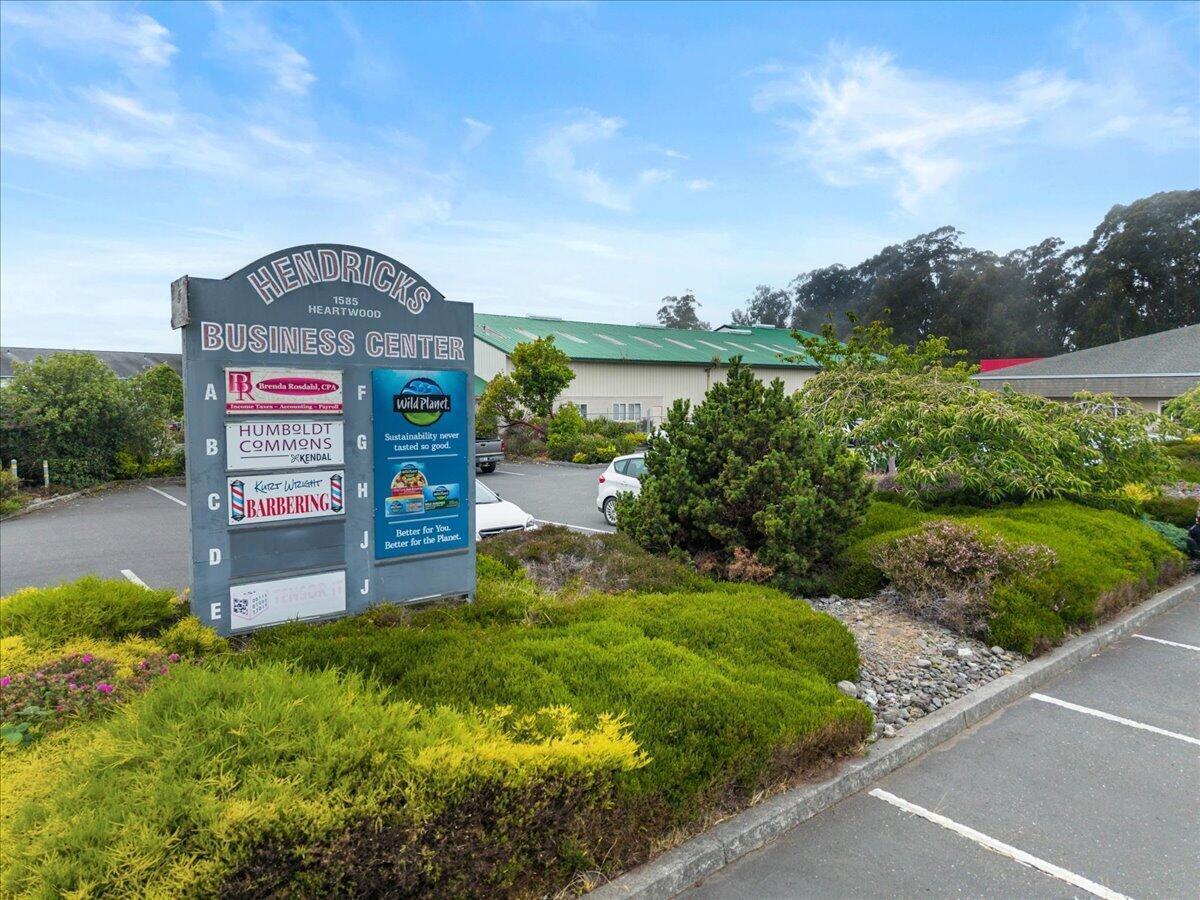 1585 Heartwood Dr, Mckinleyville, CA à vendre Photo principale- Image 1 de 6