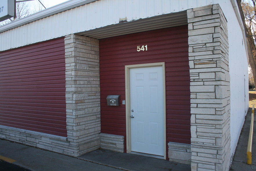 541 W 10th Ave, Oshkosh, WI for sale - Building Photo - Image 3 of 5