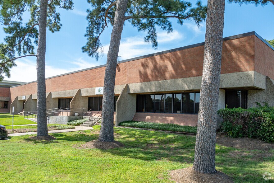 7021 Portwest Dr, Houston, TX for sale - Primary Photo - Image 1 of 6