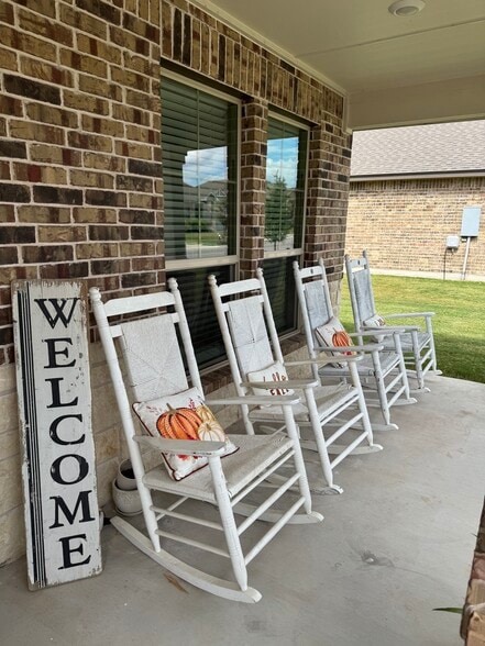 108 Cinnamon Loop, Burnet, TX à vendre - Photo du bâtiment - Image 3 de 6