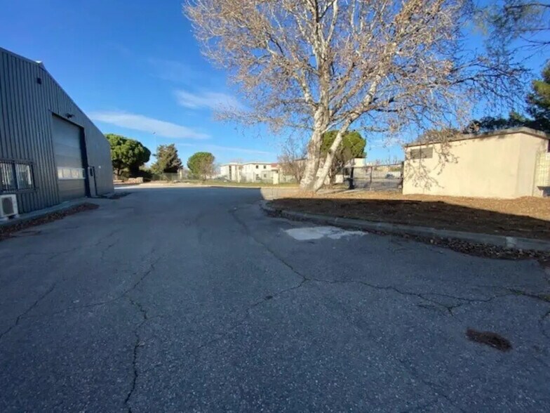 Bureau dans Marignane à louer - Photo du bâtiment - Image 2 de 8