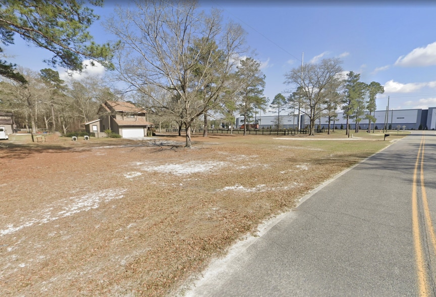 66 Deer Run Ln, Ellabell, GA for sale - Building Photo - Image 2 of 11