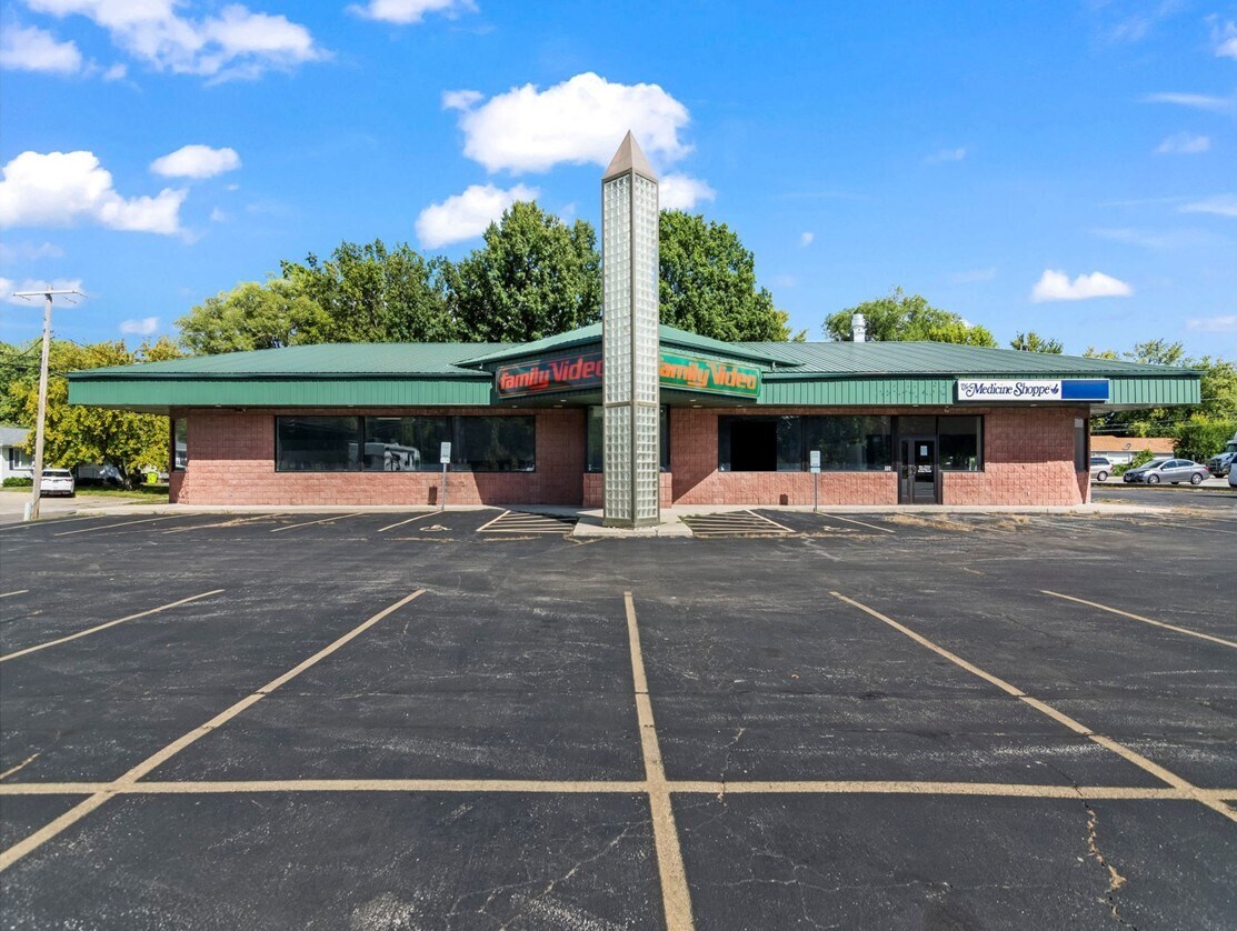 156 W Morton Ave, Jacksonville, IL à louer Photo principale- Image 1 de 11