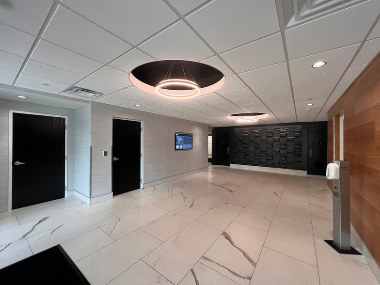 201 NW 63rd St, Oklahoma City, OK for lease - Interior Photo - Image 2 of 4