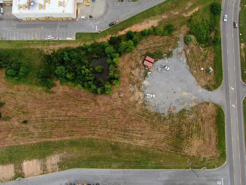 Vaughan Ln, Pell City, AL à vendre - Photo du bâtiment - Image 2 de 8