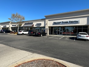 2348-2358 Nicholasville Rd, Lexington, KY à louer Photo du bâtiment- Image 2 de 3