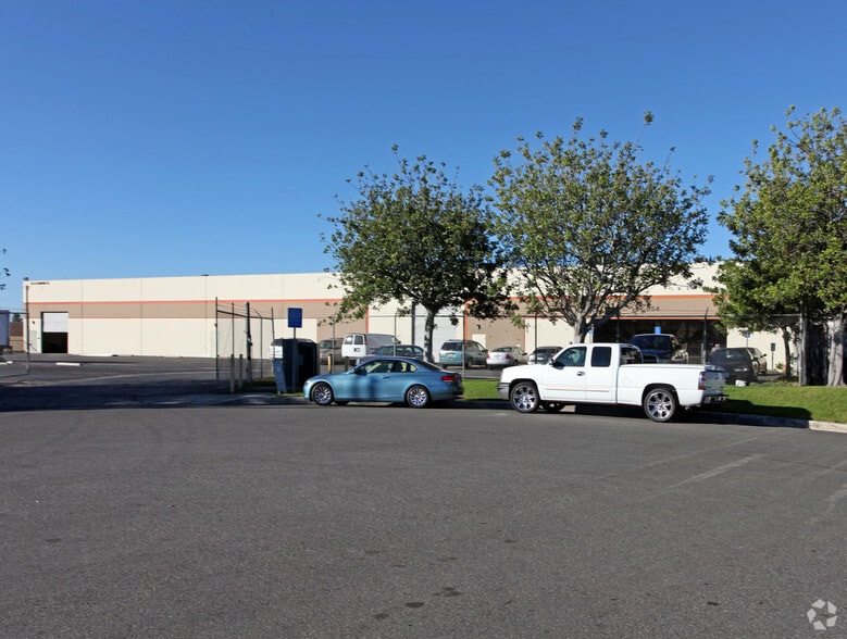 654 N Hariton St, Orange, CA for lease - Building Photo - Image 2 of 3