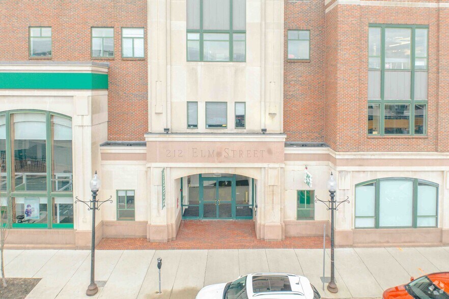 212 Elm St, Somerville, MA à louer - Photo du bâtiment - Image 2 de 10