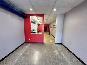 124 S Clinton St, Iowa City, IA for lease Interior Photo- Image 2 of 2