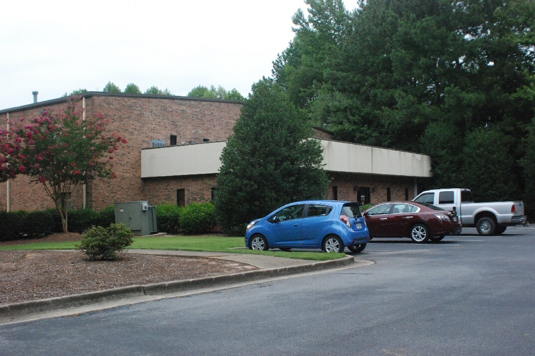 1320 Lockhart Dr NW, Kennesaw, GA à louer Photo principale- Image 1 de 10