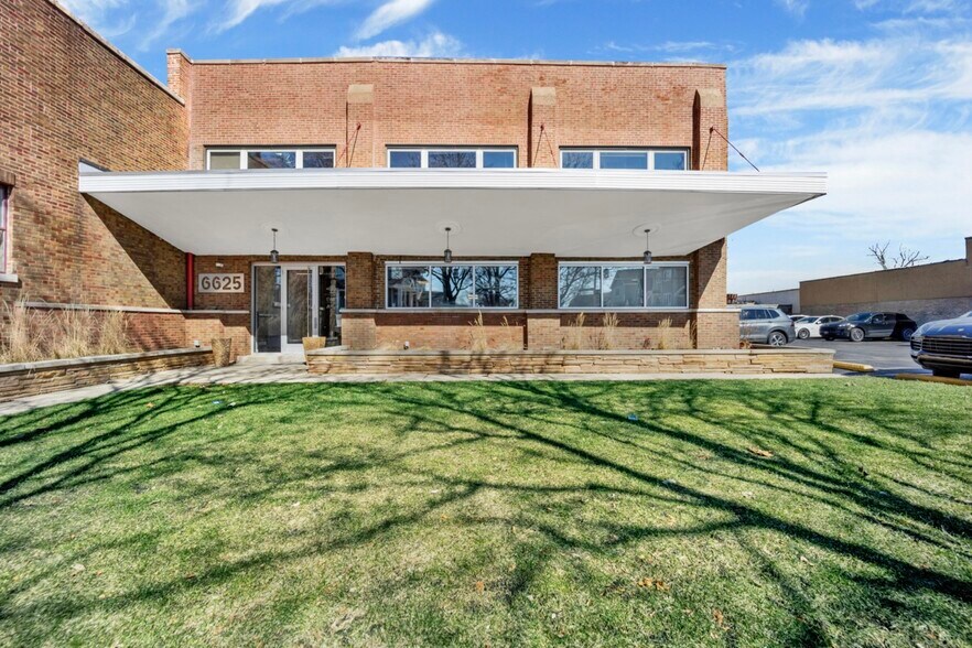 6625 N Avondale Ave, Chicago, IL for lease - Building Photo - Image 2 of 7