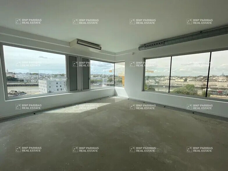 Office in Nantes for lease - Interior Photo - Image 2 of 11
