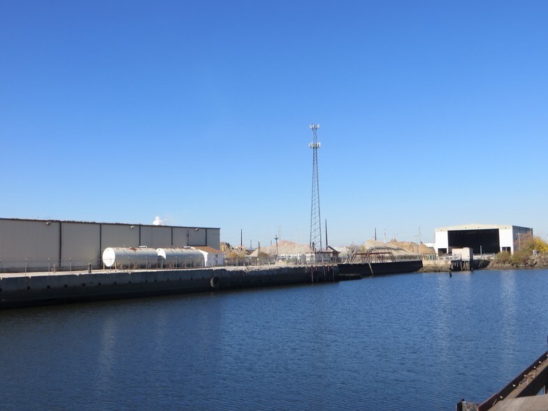 2706R & 2700 Penrose Ave, Philadelphia, PA à vendre - Photo du bâtiment - Image 2 de 2