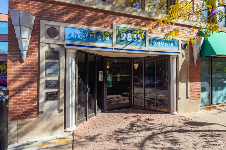2835 N Sheffield Ave, Chicago, IL à louer - Photo du bâtiment - Image 3 de 4
