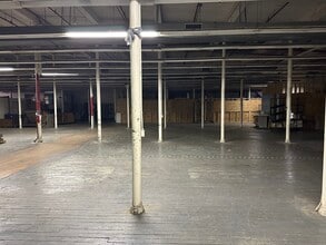 104 Anawan St, Fall River, MA à louer Photo intérieure- Image 2 de 4