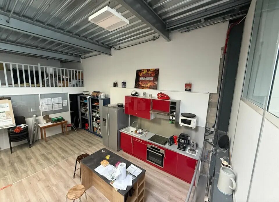 Flex in Persan for lease Interior Photo- Image 1 of 9