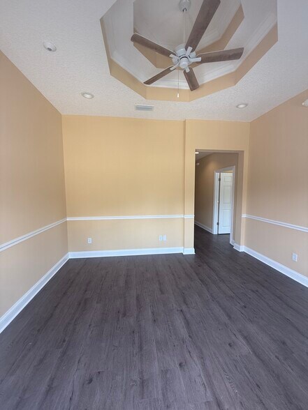100 Roberts Village Ct, Fruit Cove, FL à louer - Photo du bâtiment - Image 3 de 12