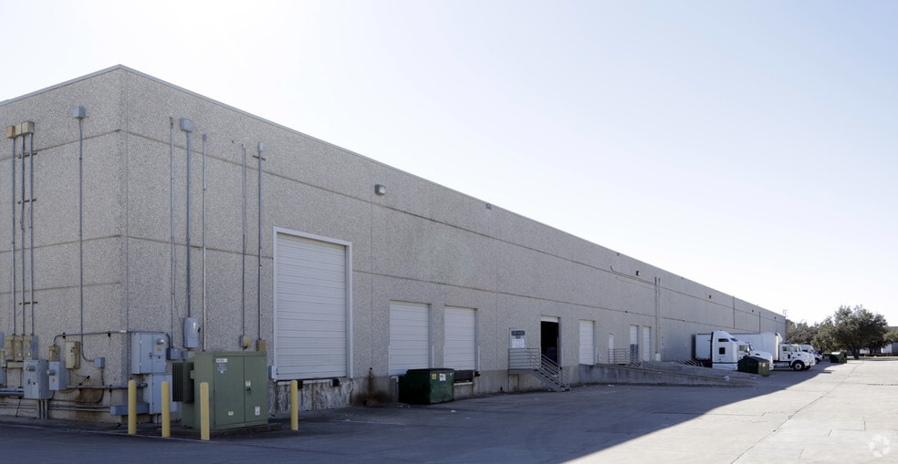 2009 McKenzie Dr, Carrollton, TX for lease - Building Photo - Image 3 of 3
