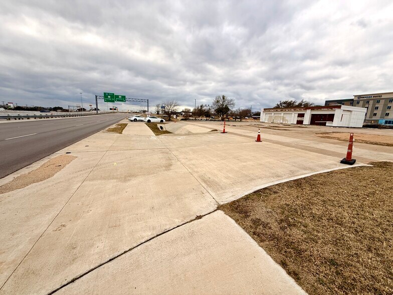 321 IH 35 N, Georgetown, TX à vendre - Photo du bâtiment - Image 2 de 12