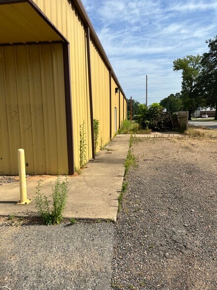 204 S 6th St, Gurdon, AR for lease - Building Photo - Image 3 of 6