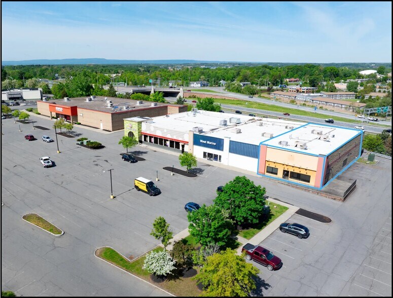 601-609 Troy Schenectady Rd, Latham, NY à louer - Photo du bâtiment - Image 1 de 6