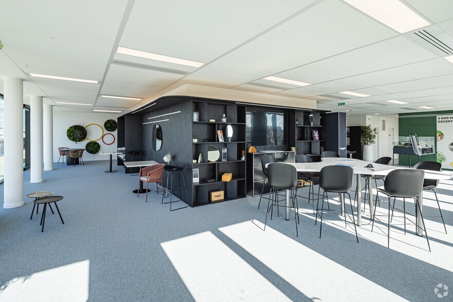 1-7 Rue Pierre Bérégovoy, Clichy for lease - Interior Photo - Image 3 of 19