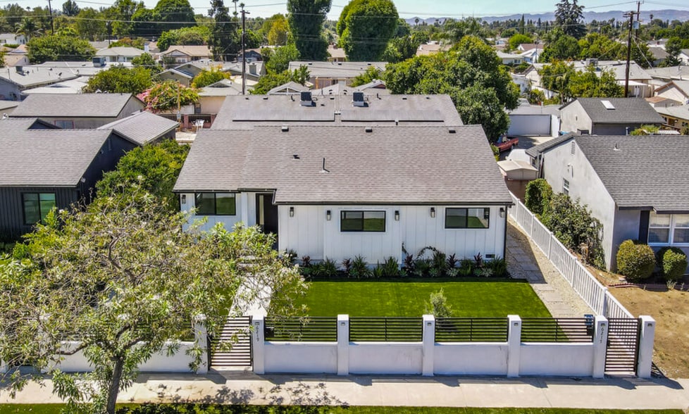 6219 Sylvia Ave, Tarzana, CA for lease - Building Photo - Image 2 of 10