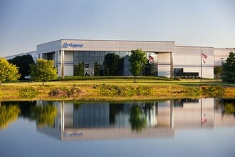 13333 Lakefront Dr, Earth City, MO for lease Building Photo- Image 1 of 12