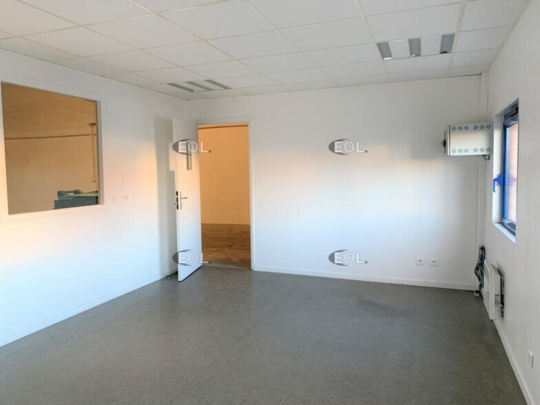 Flex dans Moissy-Cramayel à louer - Photo du bâtiment - Image 3 de 6