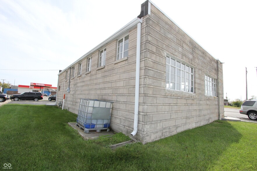 1244 W Main St, Greenfield, IN à vendre - Photo du bâtiment - Image 3 de 51