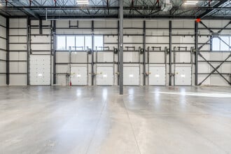 17550 Rte Transcanadienne, Montréal, QC for lease Building Photo- Image 2 of 2