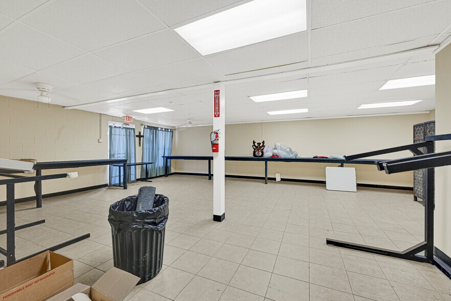 8510 C E King Pky, Houston, TX à vendre - Photo du bâtiment - Image 3 de 9