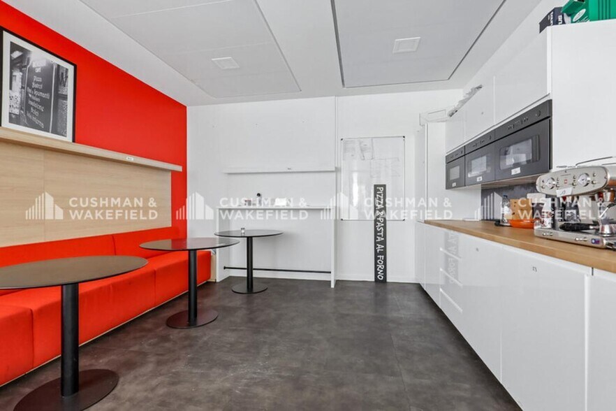 9 Avenue Percier, Paris for lease - Interior Photo - Image 3 of 16