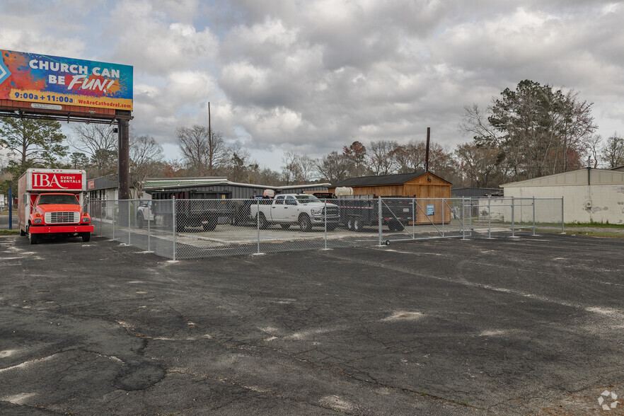 3973 Ashley Phosphate Rd, North Charleston, SC for lease - Building Photo - Image 2 of 9