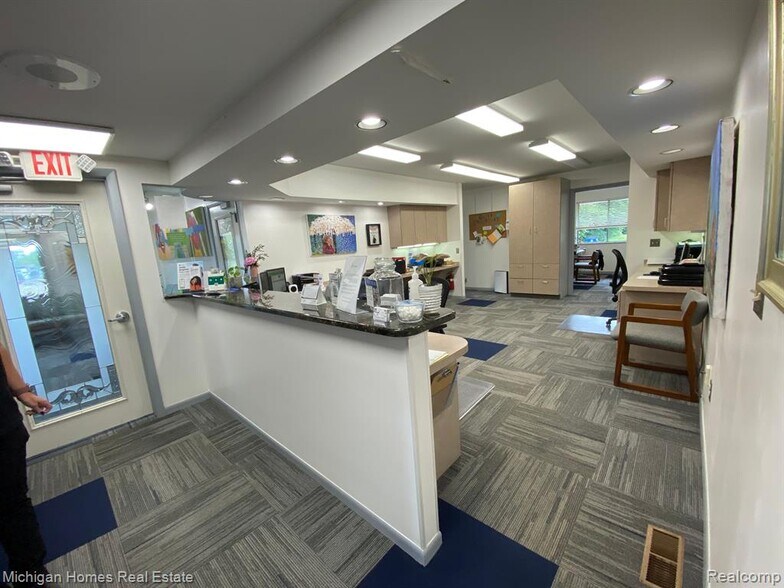 2290 E Hill Rd, Grand Blanc, MI à louer - Photo du bâtiment - Image 2 de 17