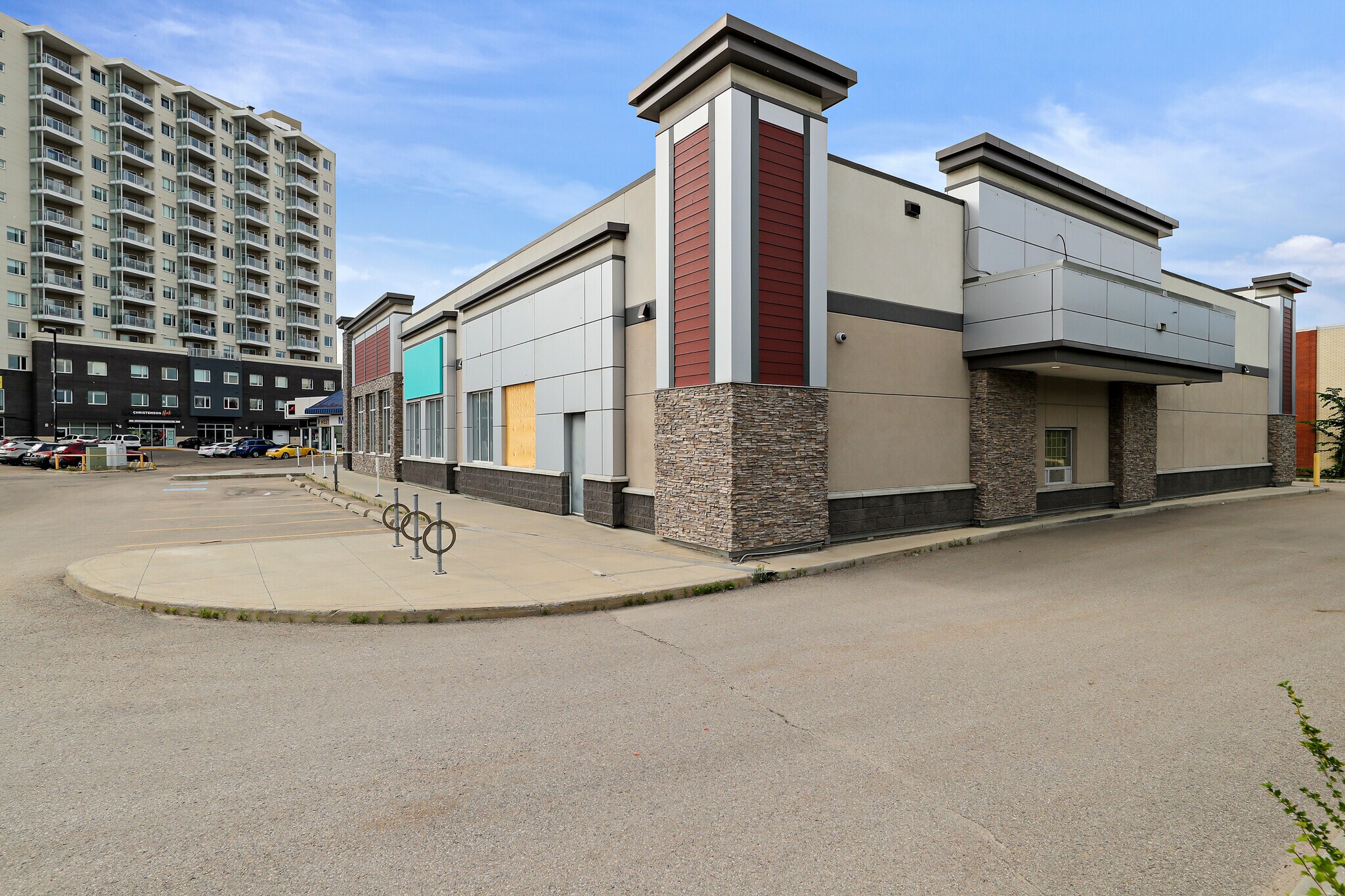 11450 Groat Rd NW, Edmonton, AB à vendre Photo du bâtiment- Image 1 de 1