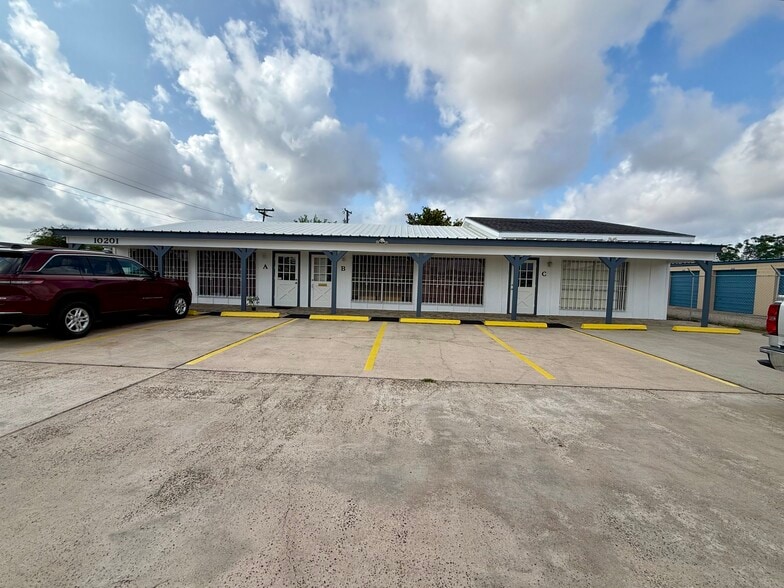 10201 Leopard St, Corpus Christi, TX for sale - Primary Photo - Image 1 of 15