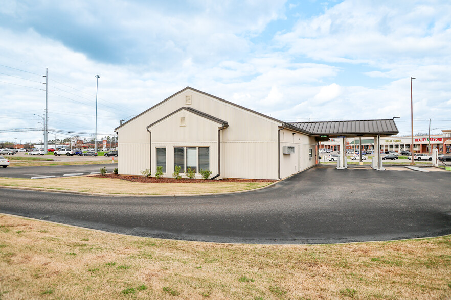 2811 Eastern Blvd, Montgomery, AL for sale - Building Photo - Image 2 of 7